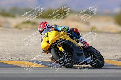 media/Dec-17-2022-SoCal Trackdays (Sat) [[224abd9271]]/Turn 7 Set 2 (1140am)/